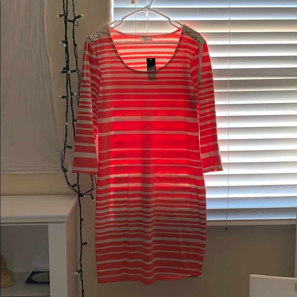 Mid sleeve dress